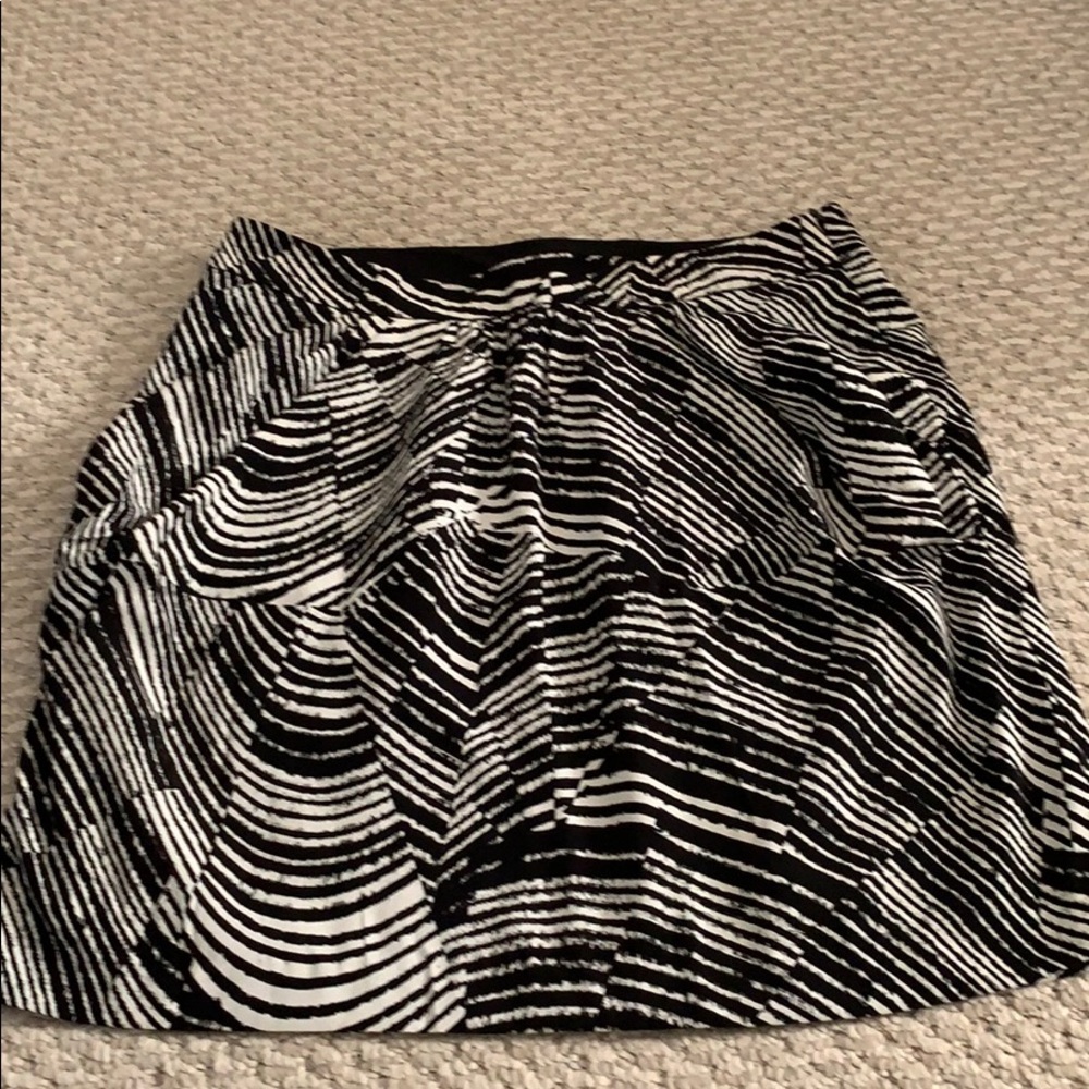 Banana Republic Black & white skirt